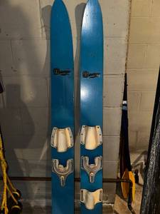 lot 216 image: Oswego Vintage Water Skis