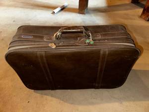 lot 218 image: Vintage Escort Suitcase