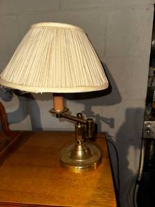 lot 227 image: Vintage Brass Table Lamp