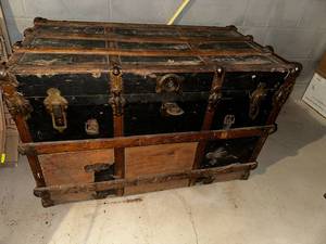 lot 235 image: Vintage Steamer Trunk - Antique