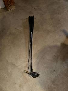 lot 237 image: Sovereign Vintage Golf Club Set