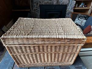lot 81 image: Rustic Wicker Storage Basket