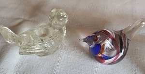 lot 104 image: Decorative Glass Bird Figurine Set