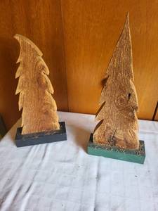 lot 107 image: Rustic Wooden Christmas Trees Decor