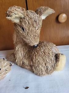 lot 110 image: Handcrafted Straw Animal Sculpture Set