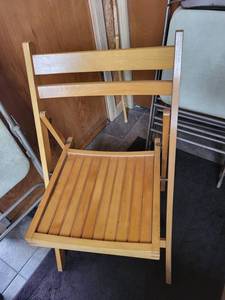 lot 120 image: Wood & Metal Folding Chairs Set