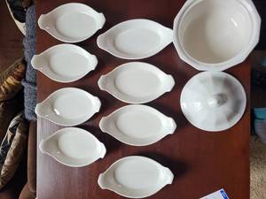lot 182 image: White Ceramic Bakeware Set