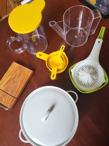 lot 185 image: Kitchenware Set