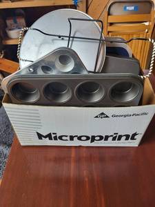 lot 186 image: Mixed Bakeware Set Muffin Tins & Dishes
