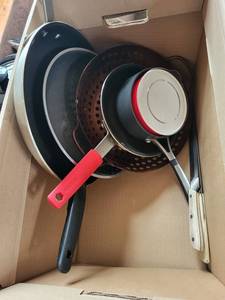 lot 187 image: Mixed Kitchenware Set with Slow Cooker
