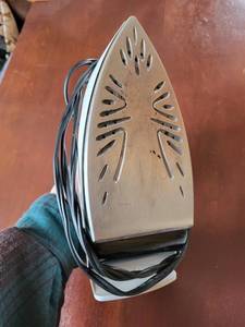 lot 189 image: Vintage Electric Iron