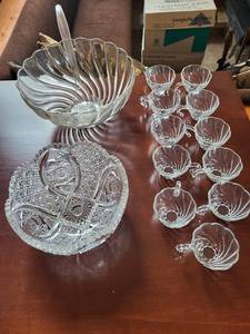 lot 191 image: Vintage Glass Punch Bowl Set with Cups