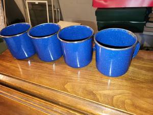 lot 195 image: Set of 4 Vintage Blue Enamel Mugs