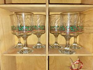 lot 199 image: Holiday-themed Glass Goblet Set