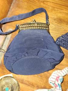 lot 204 image: Vintage Coty Compact & Handbag Set