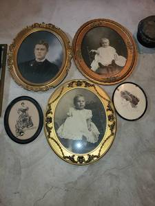 lot 254 image: Antique Framed Portraits & Sketches Lot
