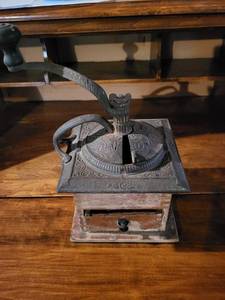 lot 269 image: Vintage Manual Coffee Grinder