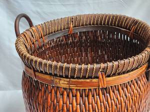 lot 65 image: Vintage Hand-Woven Wicker Basket