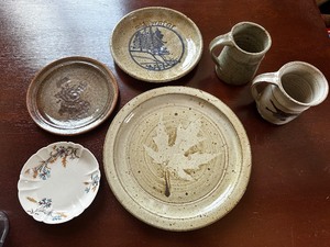 lot 46 image: Vintage Dishware Set