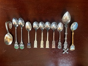 lot 8A image: Vintage Souvenir Spoon Collection, 11pc