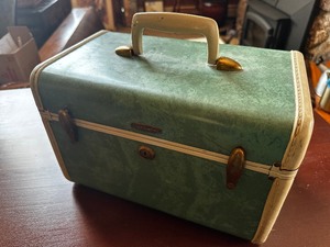 lot 280 image: Vintage Samsonite Suitcase