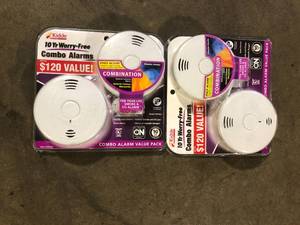 lot 39 image: Lot of Kidde 10-Year Worry-Free Smoke and Carbon Monoxide Detector, Battery Powered with Voice Alarm (2-Pack)   Customer Returns See Pictures
