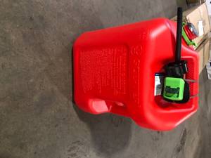 lot 13 image: Scepter 5 Gal. Smart Control Gas Can with Rear Handle, Red Fuel Container Customer Returns See Pictures