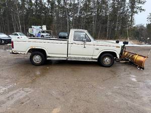 1986 Ford F-150 Plow Truck