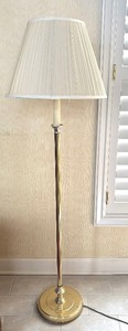 lot 100 image: Beautiful Brass Floor Lamp