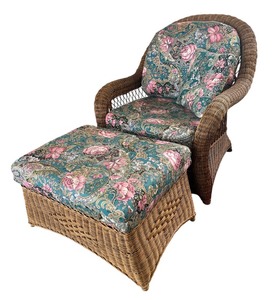 lot 19 image: Wonderful Wicker Chair