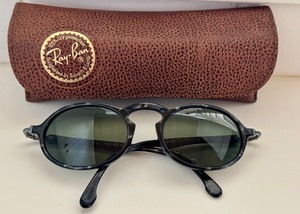 lot 39 image: Ray Ban Sunglasses with Case