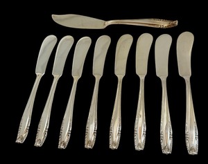 lot 9B image: Eight Wallace Stradivari Sterling Silver Spreaders and Butter Knife