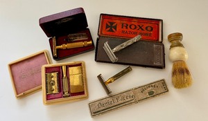 lot 45 image: Vintage Shaving Razors