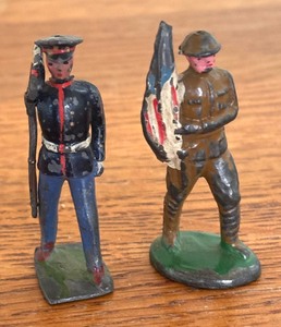 lot 69 image: Vintage Military Metal Toy Figurines