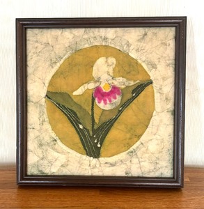 lot 71 image: Quilted Wall Framed Wall Hanging Depicting a Lady Slipper