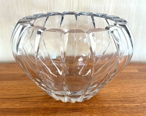 lot 74 image: Beautiful Crystal Bowl