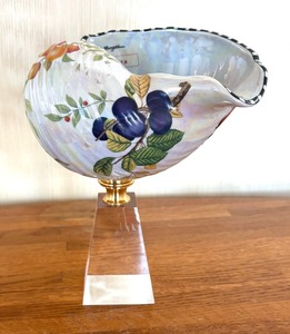 lot 75 image: Mangani Shell Decor by Ibiza