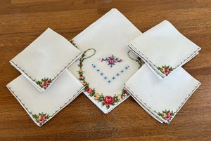 lot 86 image: Lovely Needle Point Tablecloth and Four Napkins