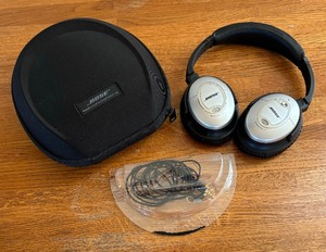 lot 123 image: Bose Acoustic Noise Canceling Headphones