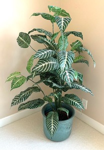 lot 133 image: Lovely Faux Plant