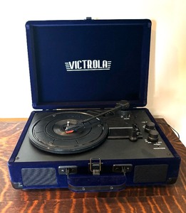 lot 149 image: Victrola Bluetooth Turntable  Record Player Model VS  - 550BT
