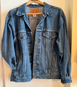 lot 167 image: Levis Denim Relaxed Trucker Jacket  Levis Large Denim Trucker Jacket