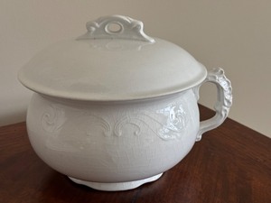 lot 172A image: Vintage Lidded Chamber Pot