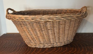 lot 192 image: Big Ole Basket  Large Wicker Basket with Handles