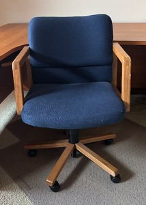 lot 204 image: Vintage Oak Office Chair by the Hon Company