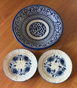 lot 207 image: Decorative Blue and White Plates and Bowl