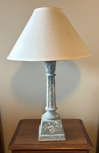 lot 213 image: Pretty Table Lamp