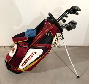 lot 260 image: University of Minnesota Golf Bag with Golf Clubs