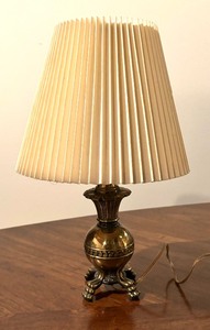 lot 267 image: Luxurious Little Lamp