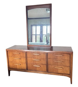 lot 15 image: Vintage Mid Century Modern Dresser